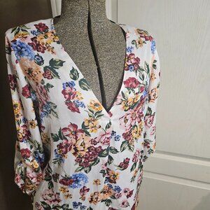White Floral V Neck Blouse XL